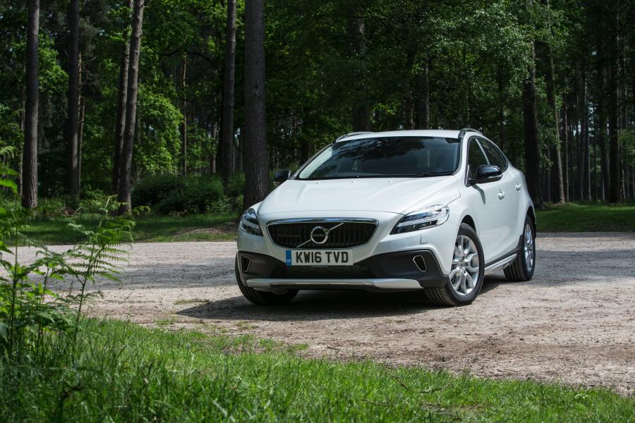  Volvo V40 D4 Cross Country 2016 года  (UK) (фото 11 из 30)